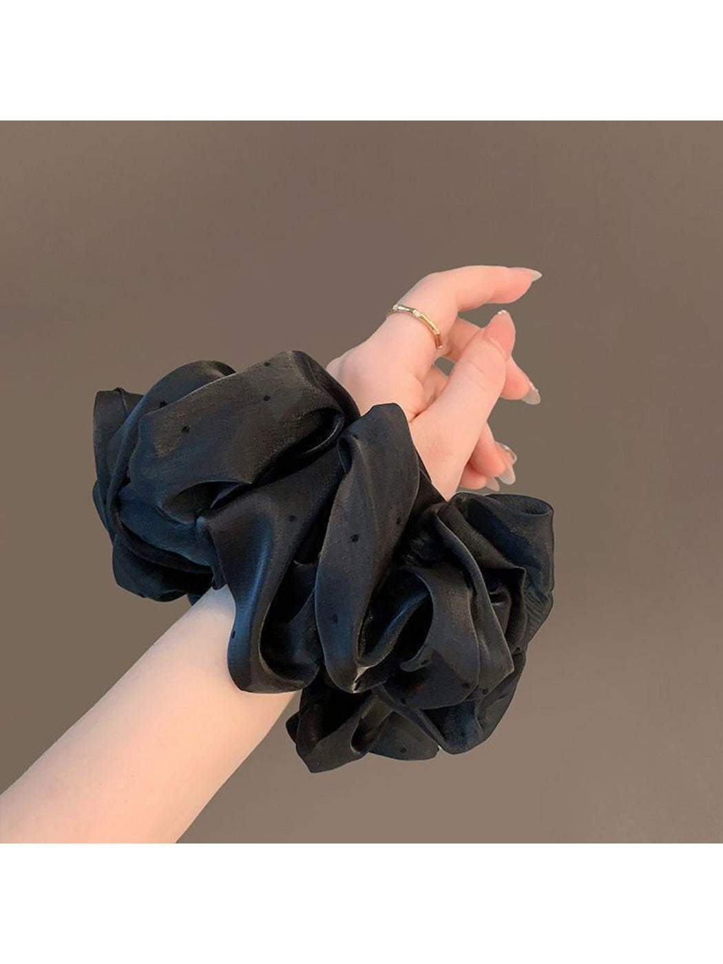 Gifty - Elegant Polka-Dotted Satin Scrunchies