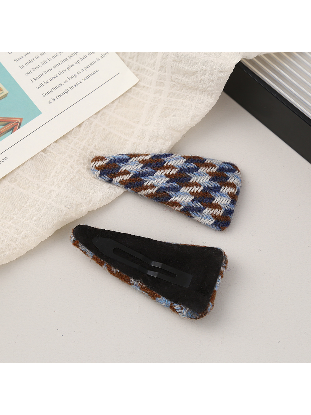 Beau - Geometric Oval Houndstooth Hair Clip