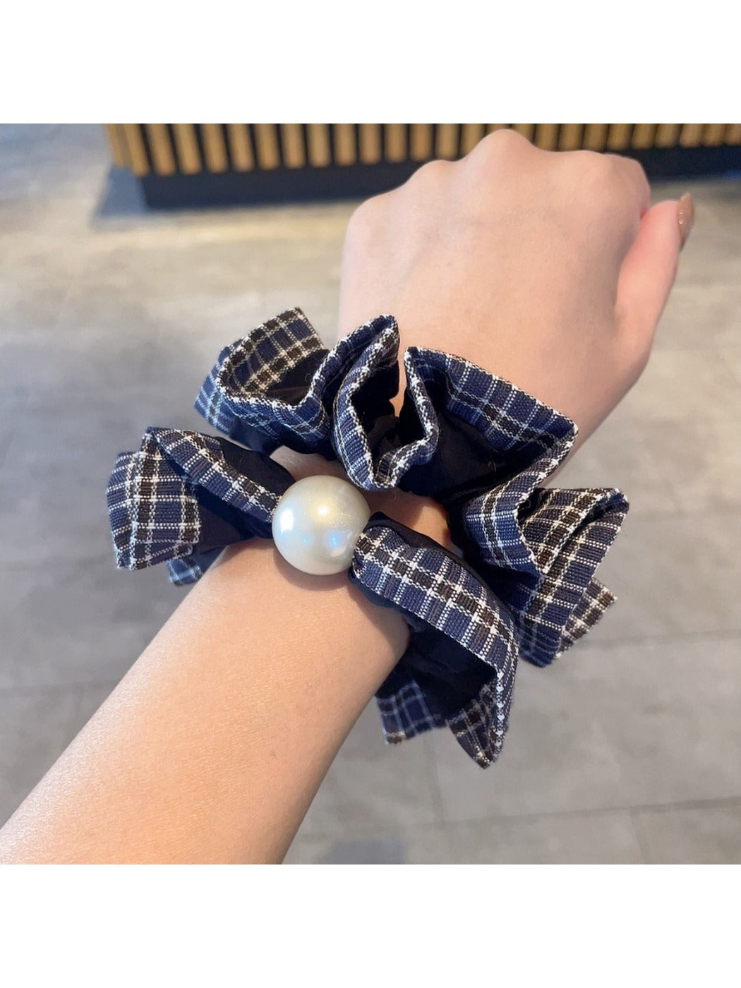 Gifty - Vintage Tartan Ruffled Scrunchie