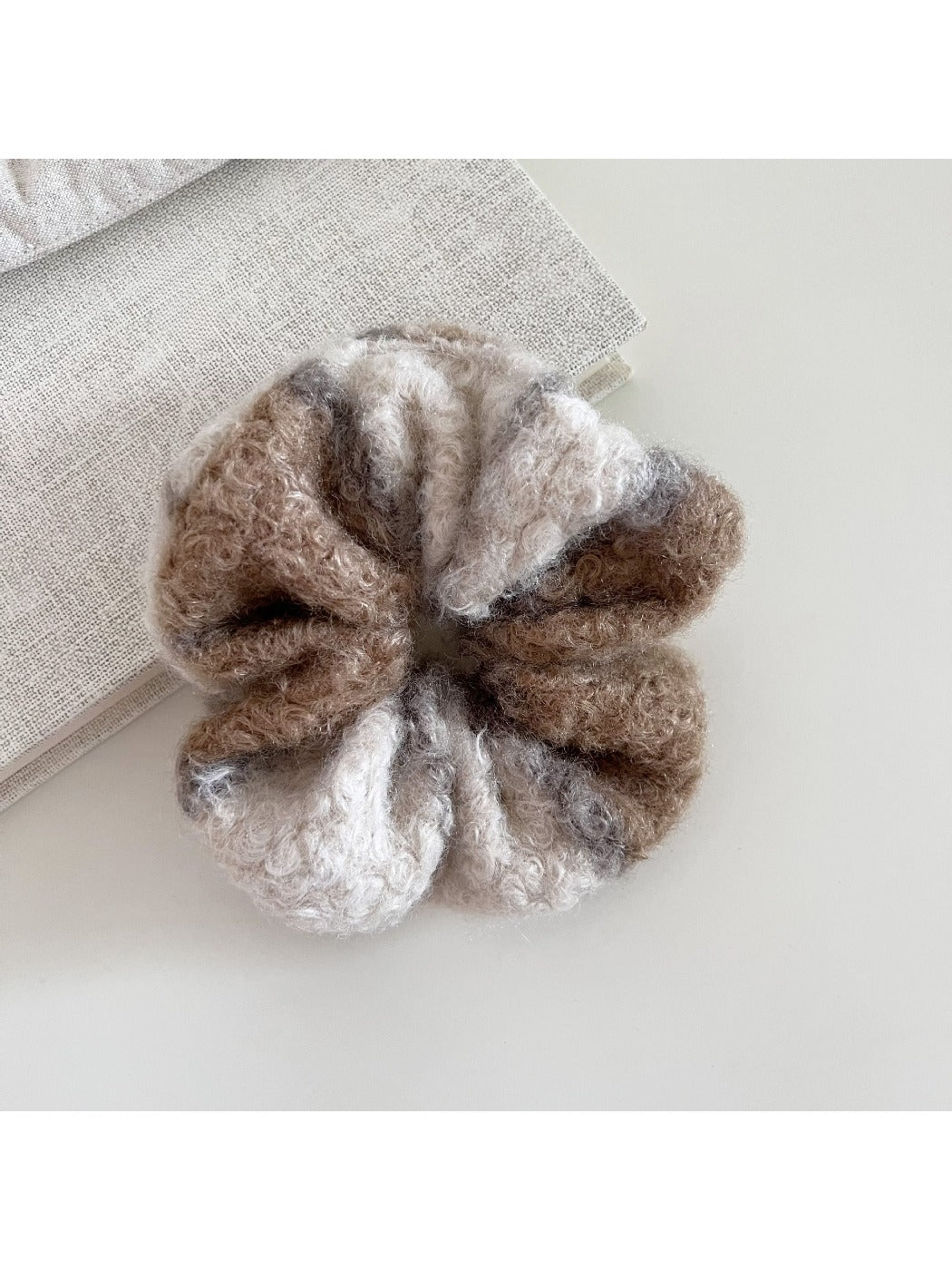 Gifty - Checkered Scrunchie Hair Tie