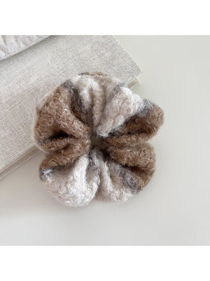 Gifty - Checkered Scrunchie Hair Tie