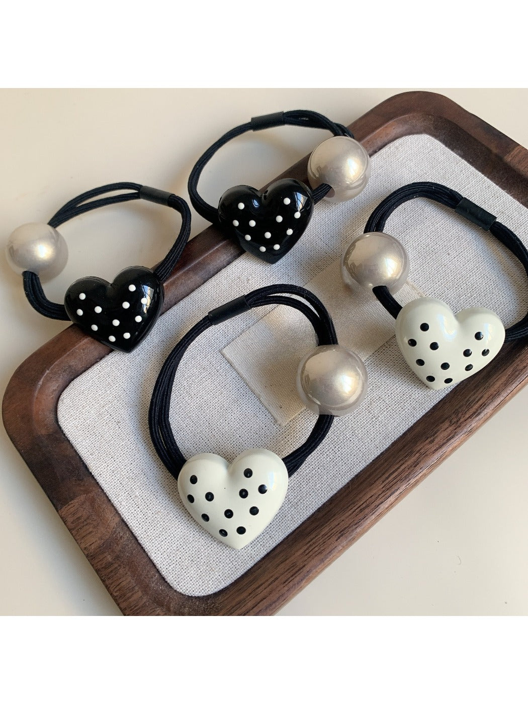 Gifty - Pretty Polka Dot Heart Hair Tie
