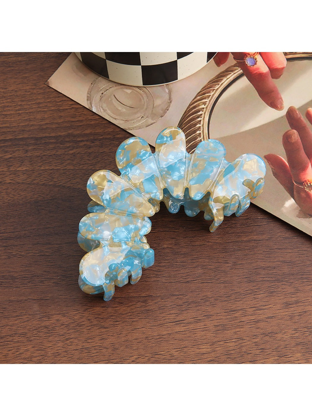 Beau - Petal Shaped Claw Clip