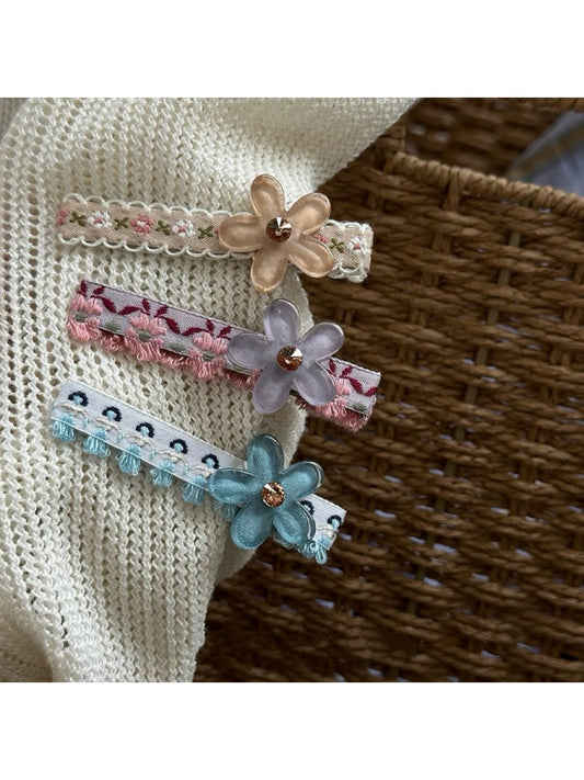 Beau - Scalloped Trim Floral Decorative Hair Clip