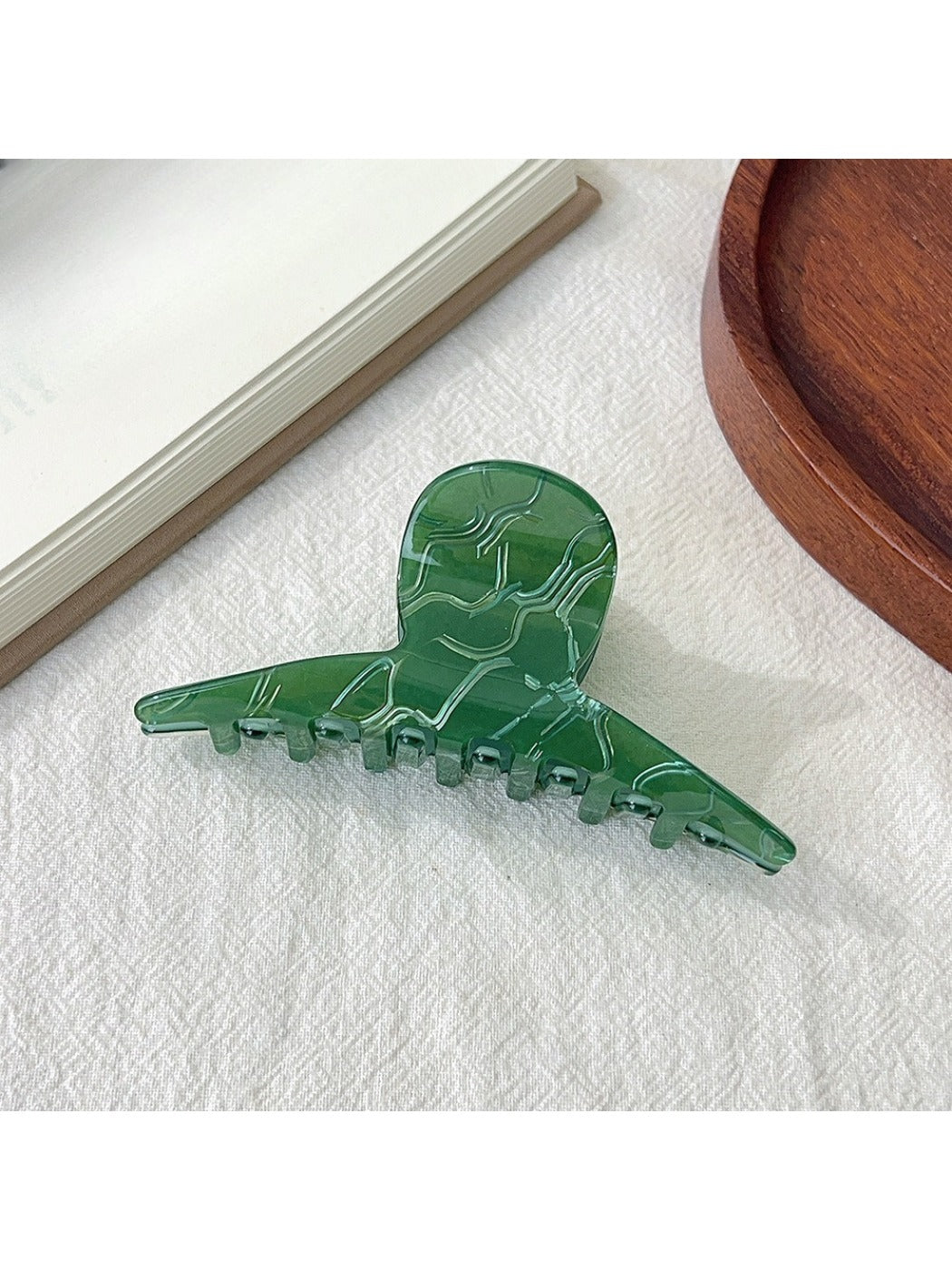 Beau - Simple Marble Patterned Acetate Hair Clip