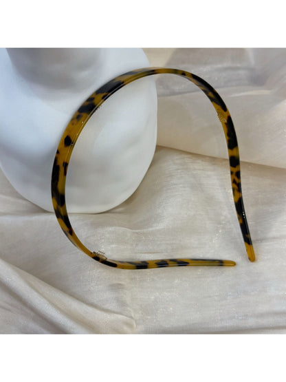Top view of vintage leopard print hairband highlighting knot design