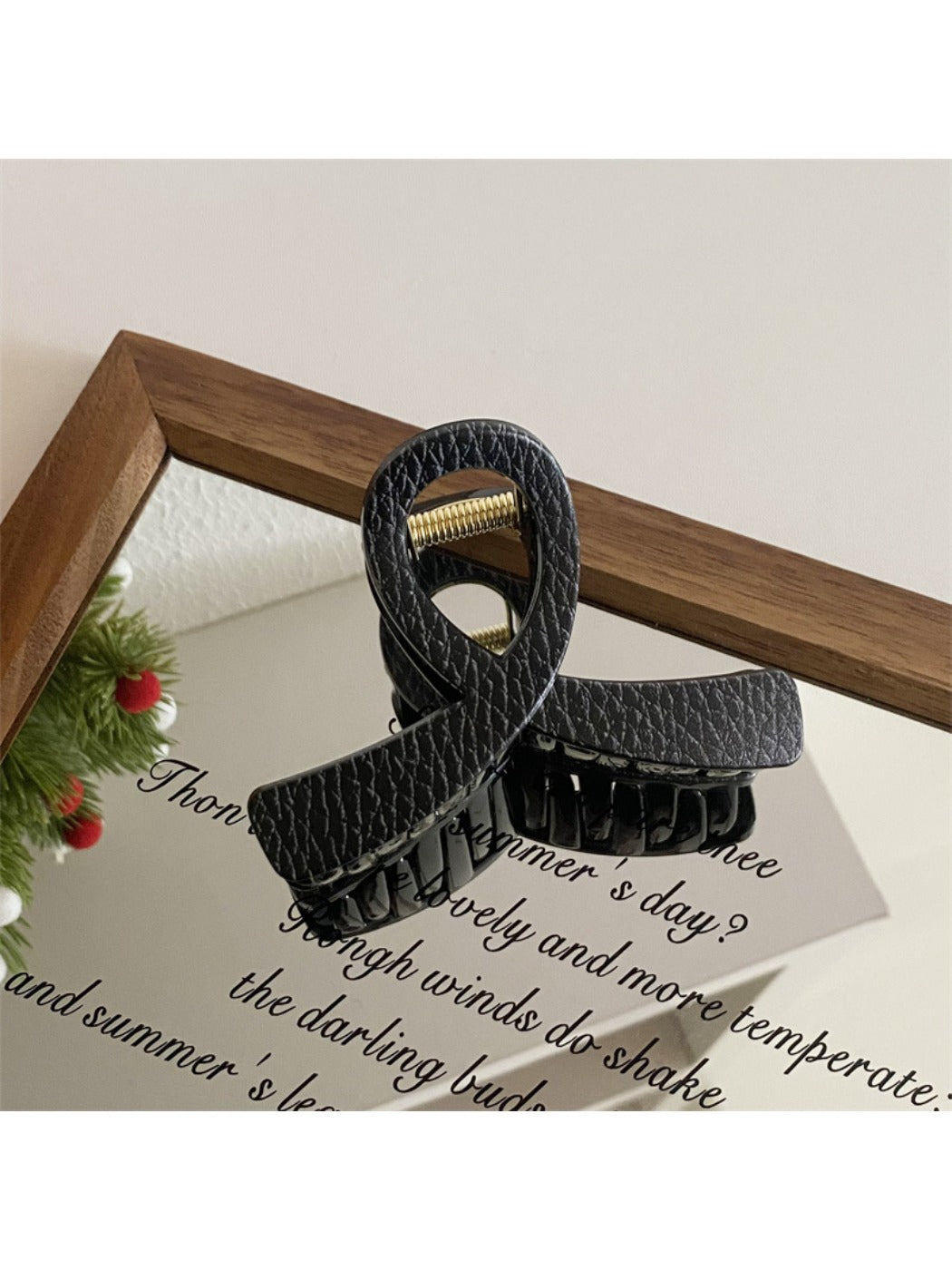Beau - Black Geometric Claw Clip