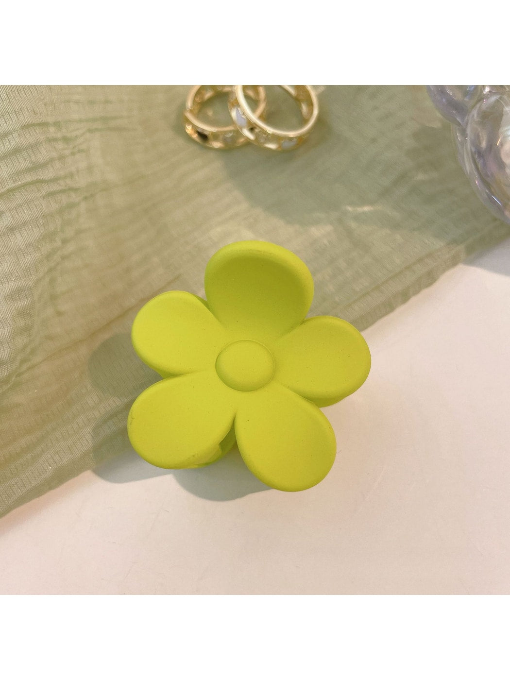 Beau - Plastic Flower Styling Hair Clip