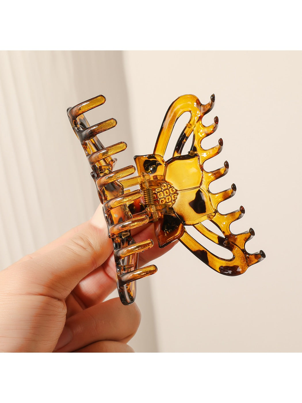 Beau - Elegant Flower Shaped Long Strip Claw Clip