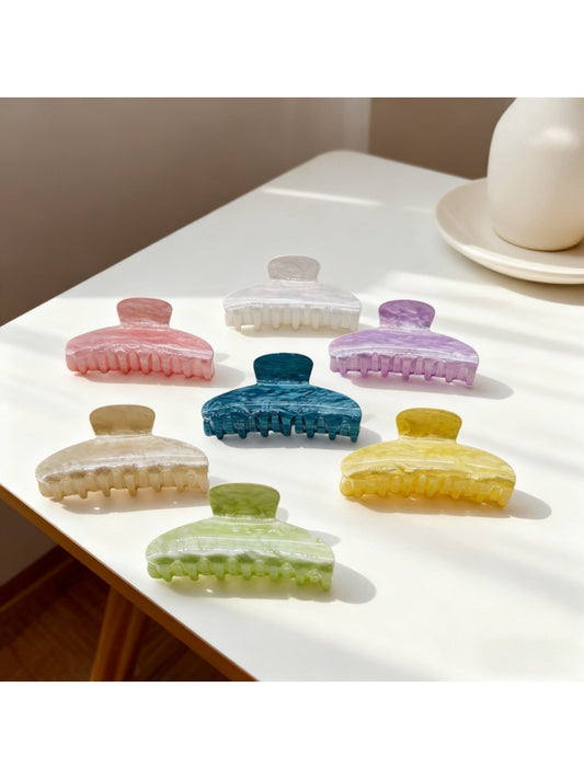 Beau minimalist candy color claw clip in pastel pink on white background