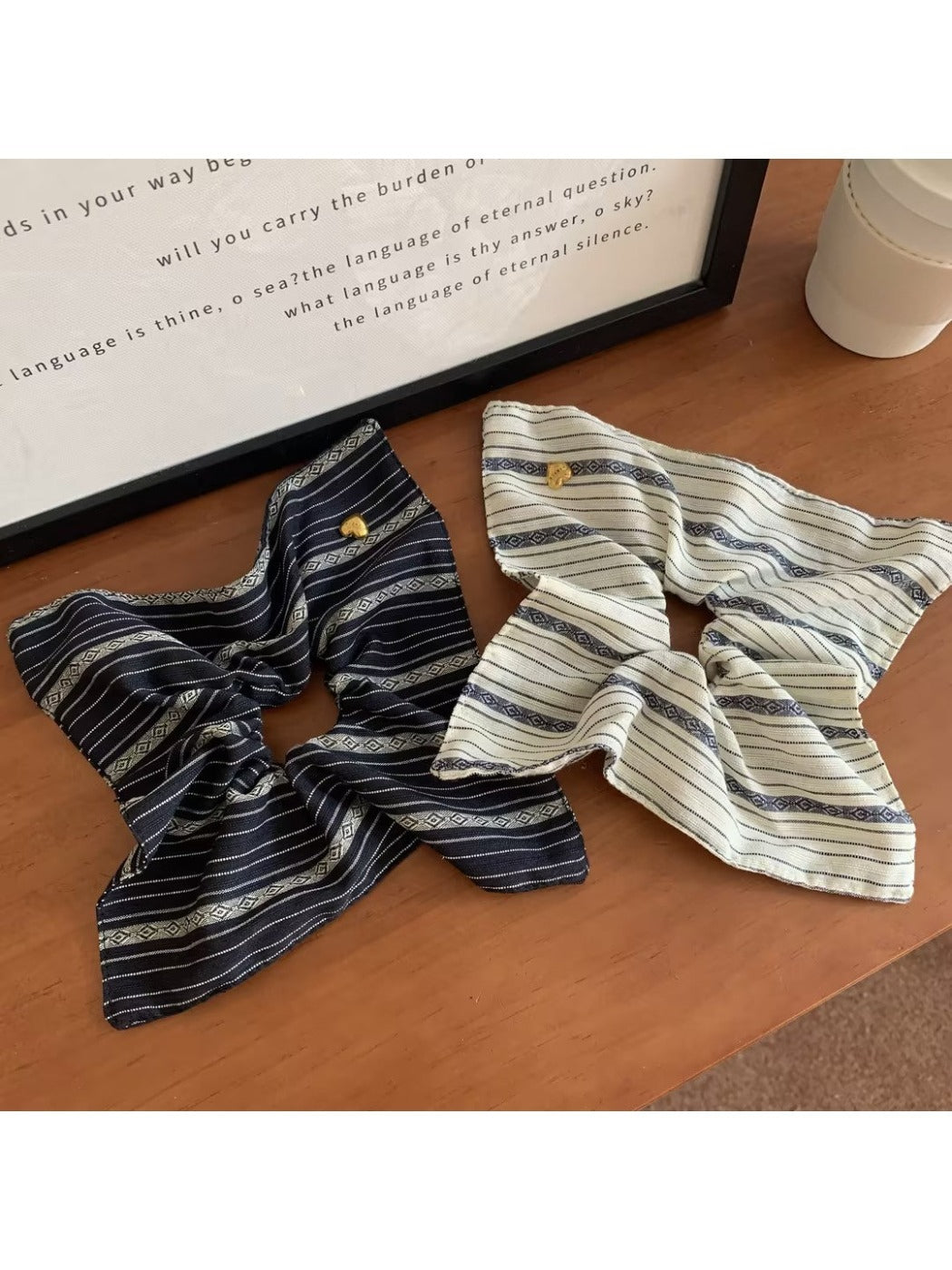 Gifty - Vintage Striped Scrunchie