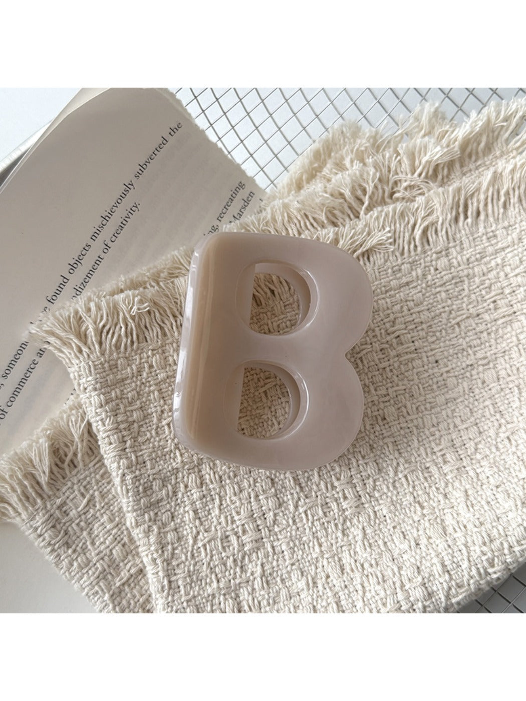 Beau - Minimalist B Shaped Hair Claw Clip