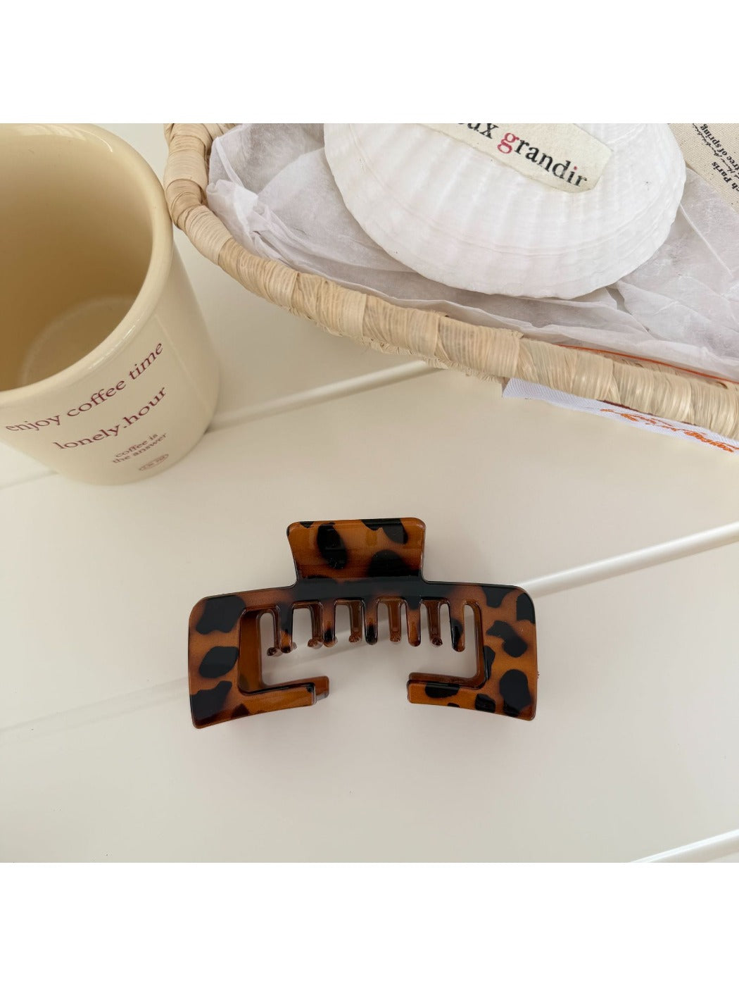 Beau - Geometric Square Cutout Plastic Claw Clip