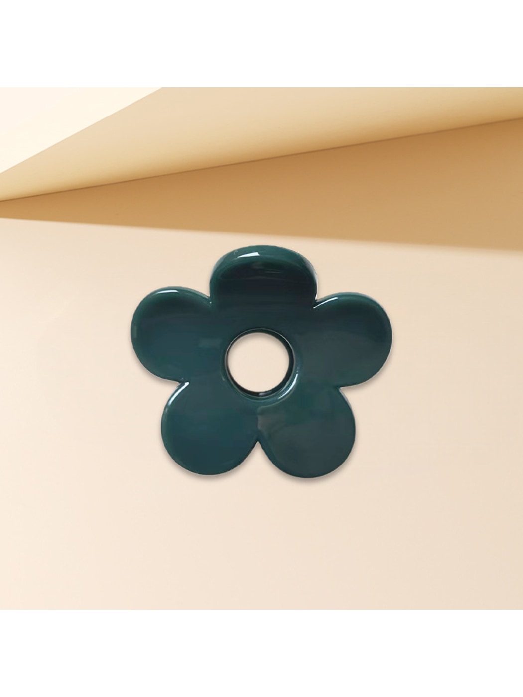 Beau - Chic Glossy Flower Shape Plastic Claw Clip