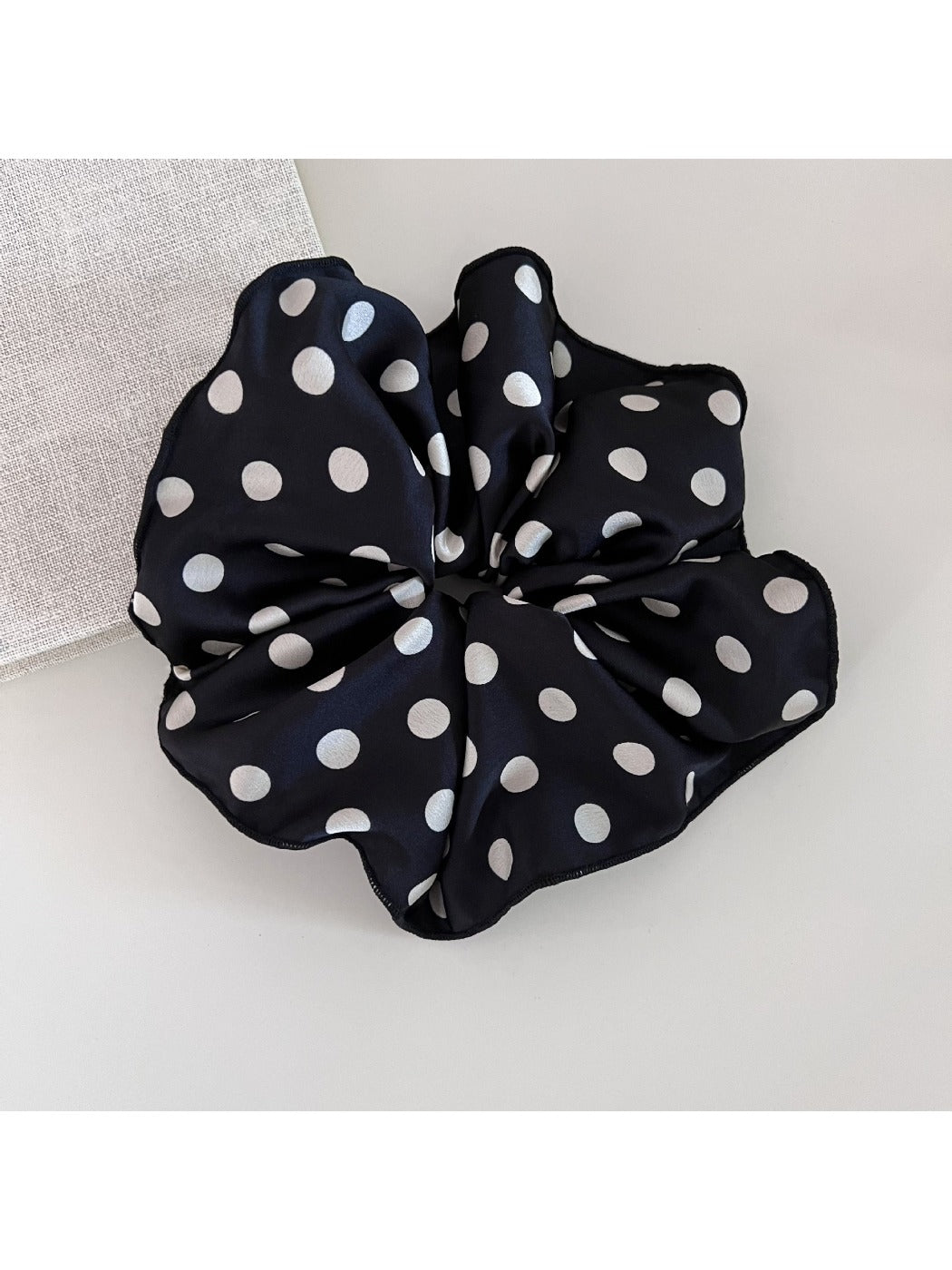 Gifty - Solid Polka Dot Ruffle Scrunchie