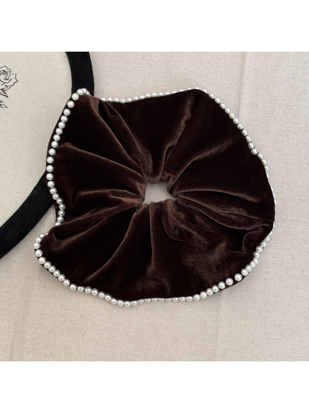 Gifty - Vintage Velvet Hair Scrunchie