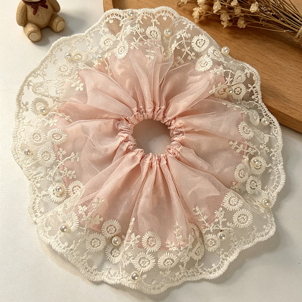 Gifty - Pink Floral Lace Trim Elegant Scrunchie