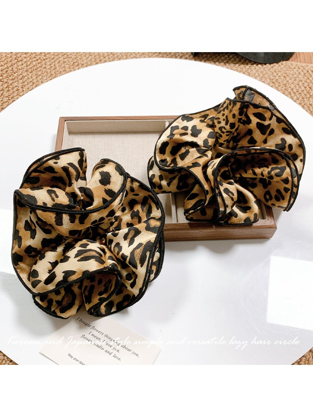 Gifty - Stylish Leopard Print Hair Scrunchie