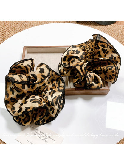 Gifty - Stylish Leopard Print Hair Scrunchie