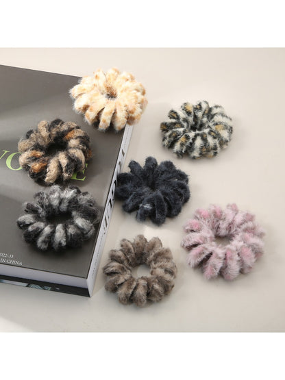 Gifty - Vintage Leopard Print Spiral Scrunchie