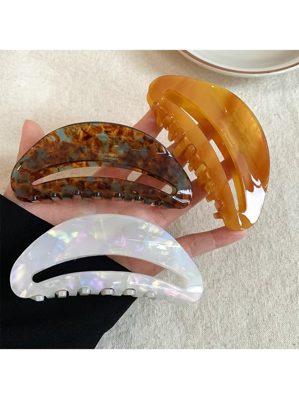 Beau - Vintage Half Circle Hollow Out Claw Clip