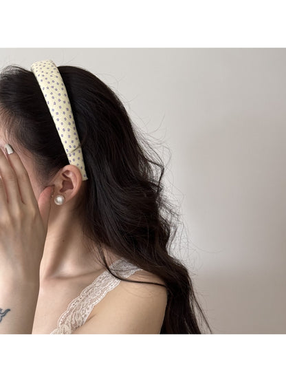 Gifty - Ruffled Polka Dot Fabric Scrunchie Hair Tie