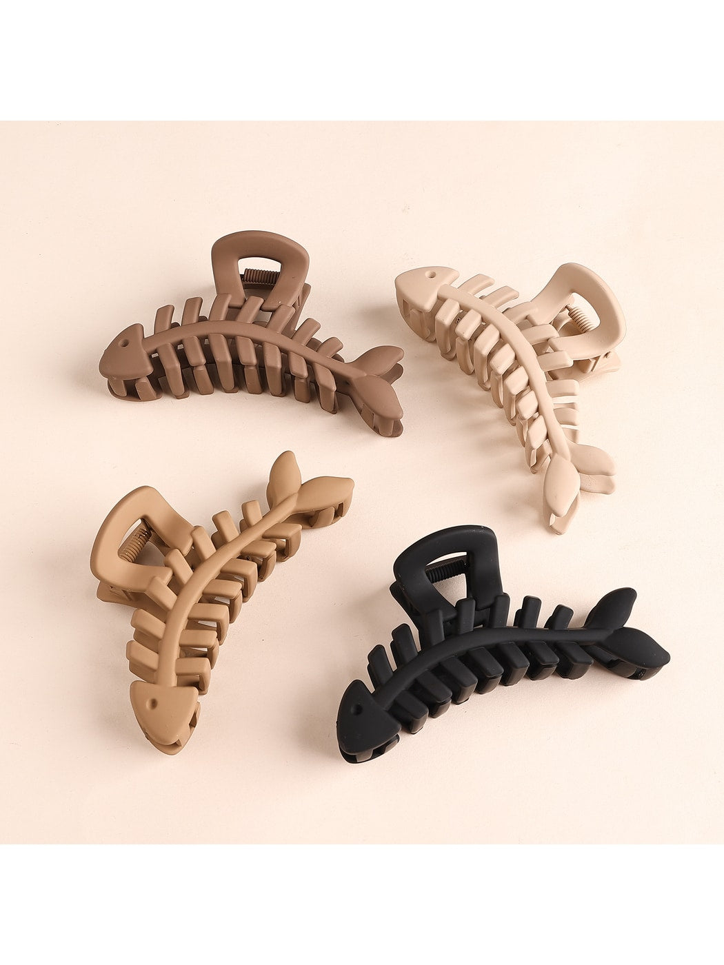 Beau - Animal Motif Plastic Fish Bone Claw Clip