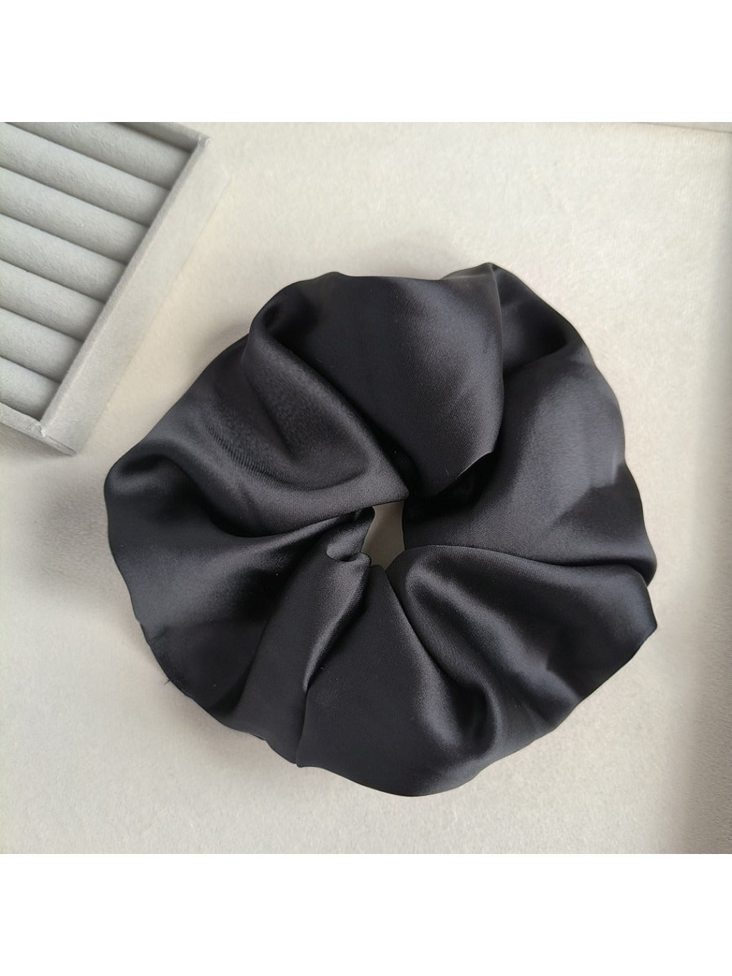 Gifty - Elegant Solid Color Satin Scrunchie