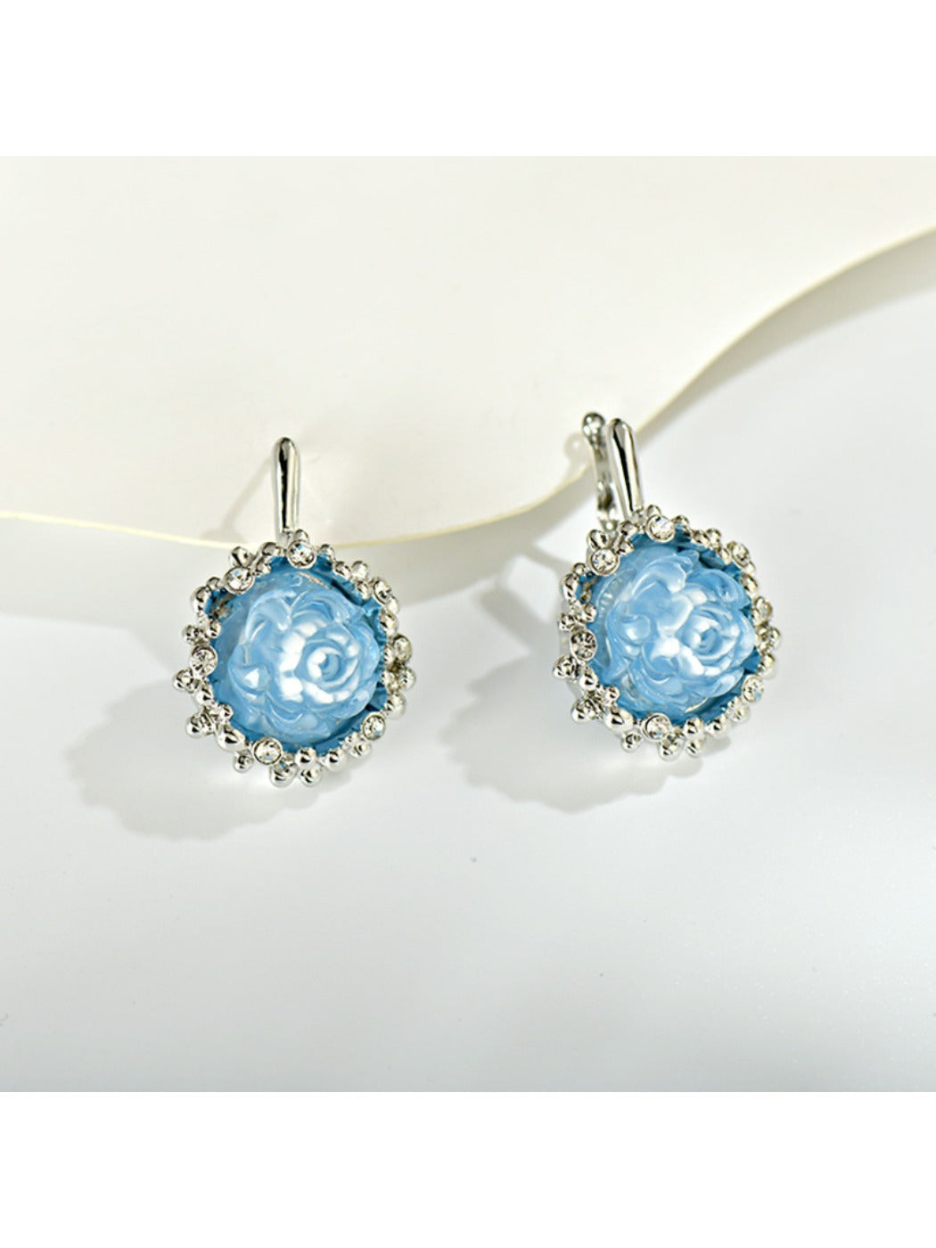 Earedge - Elegant Rose Shaped Earrings