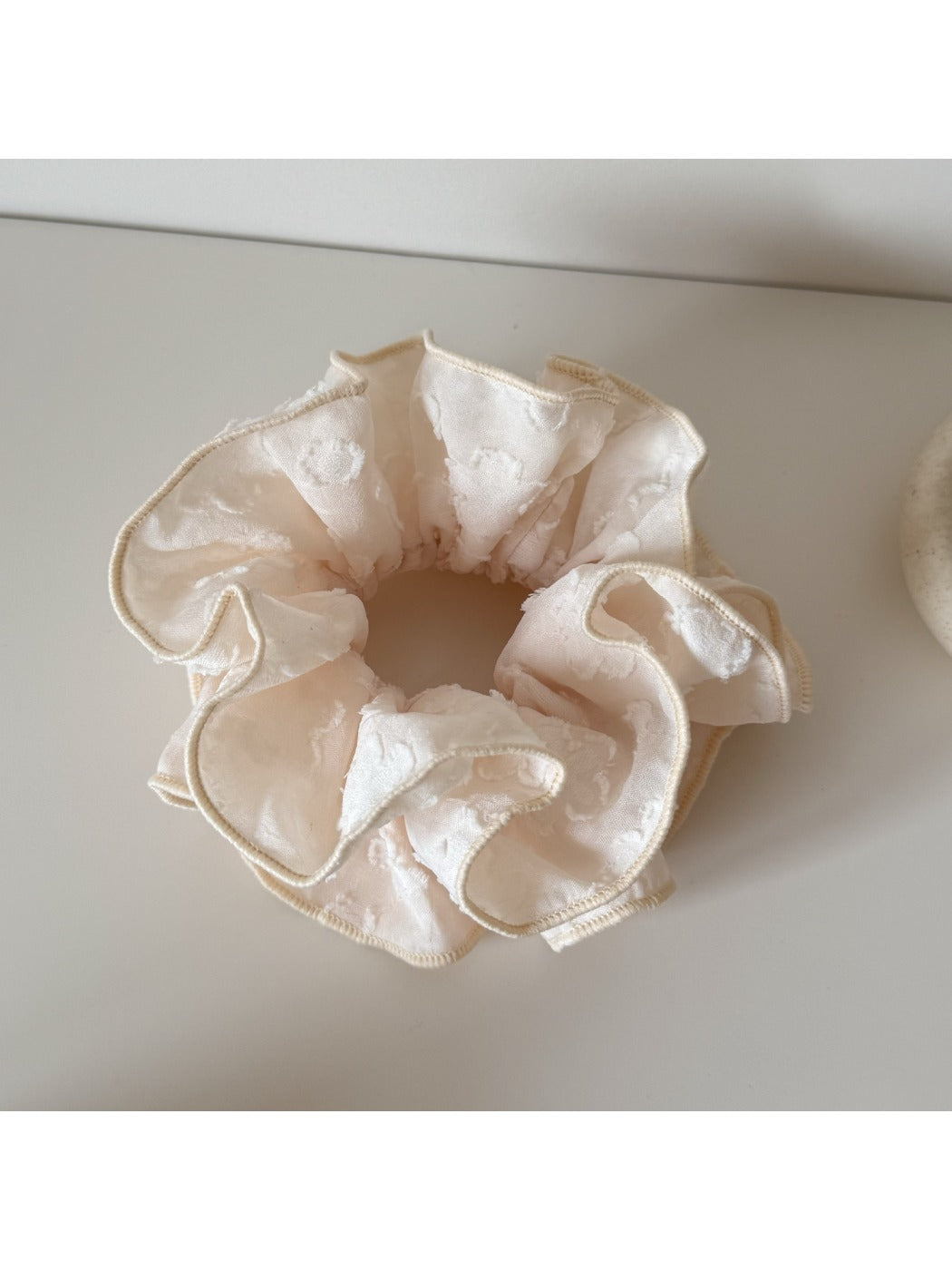 Gifty Sweet Style floral print scrunchie styled in a ponytail with pink and white floral details