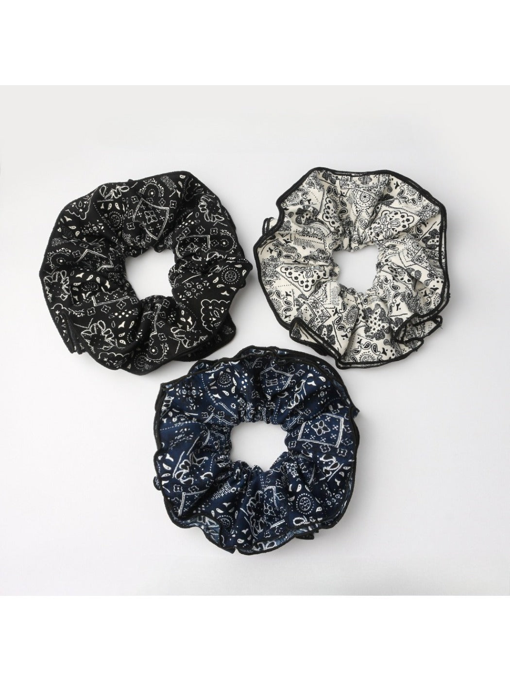 Gifty - Elegant Hair Scrunchie with Vintage Print