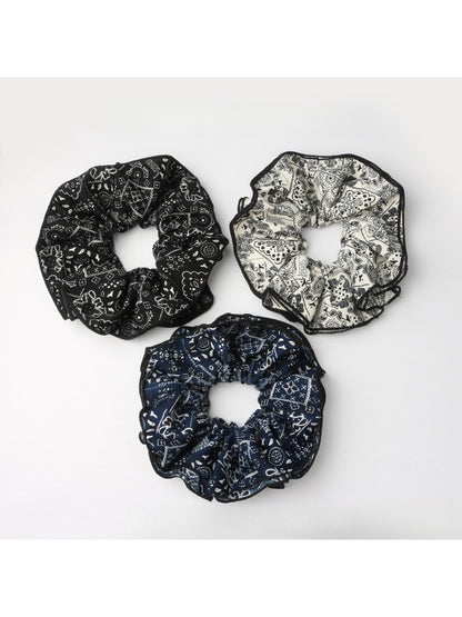 Gifty - Elegant Hair Scrunchie with Vintage Print