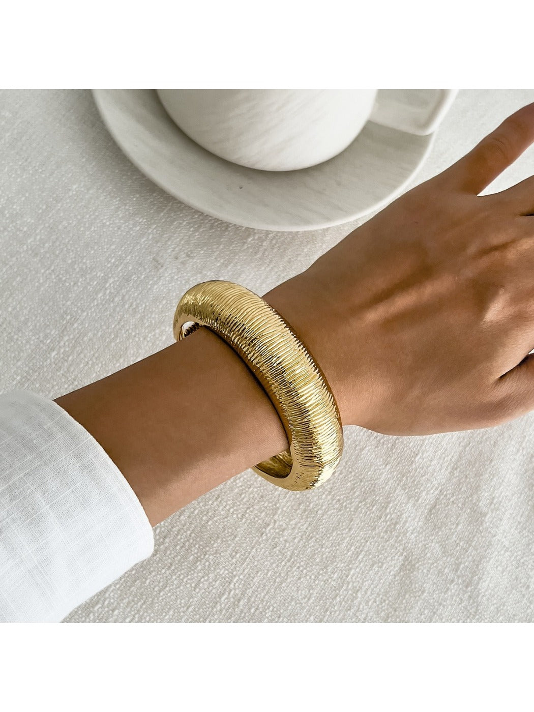 Lovra - Irregular Wide Band Bracelet