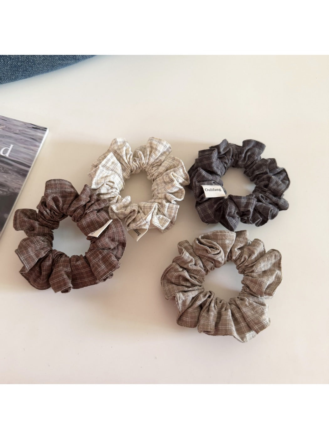 Gifty - Simple Checkered Fabric Scrunchie