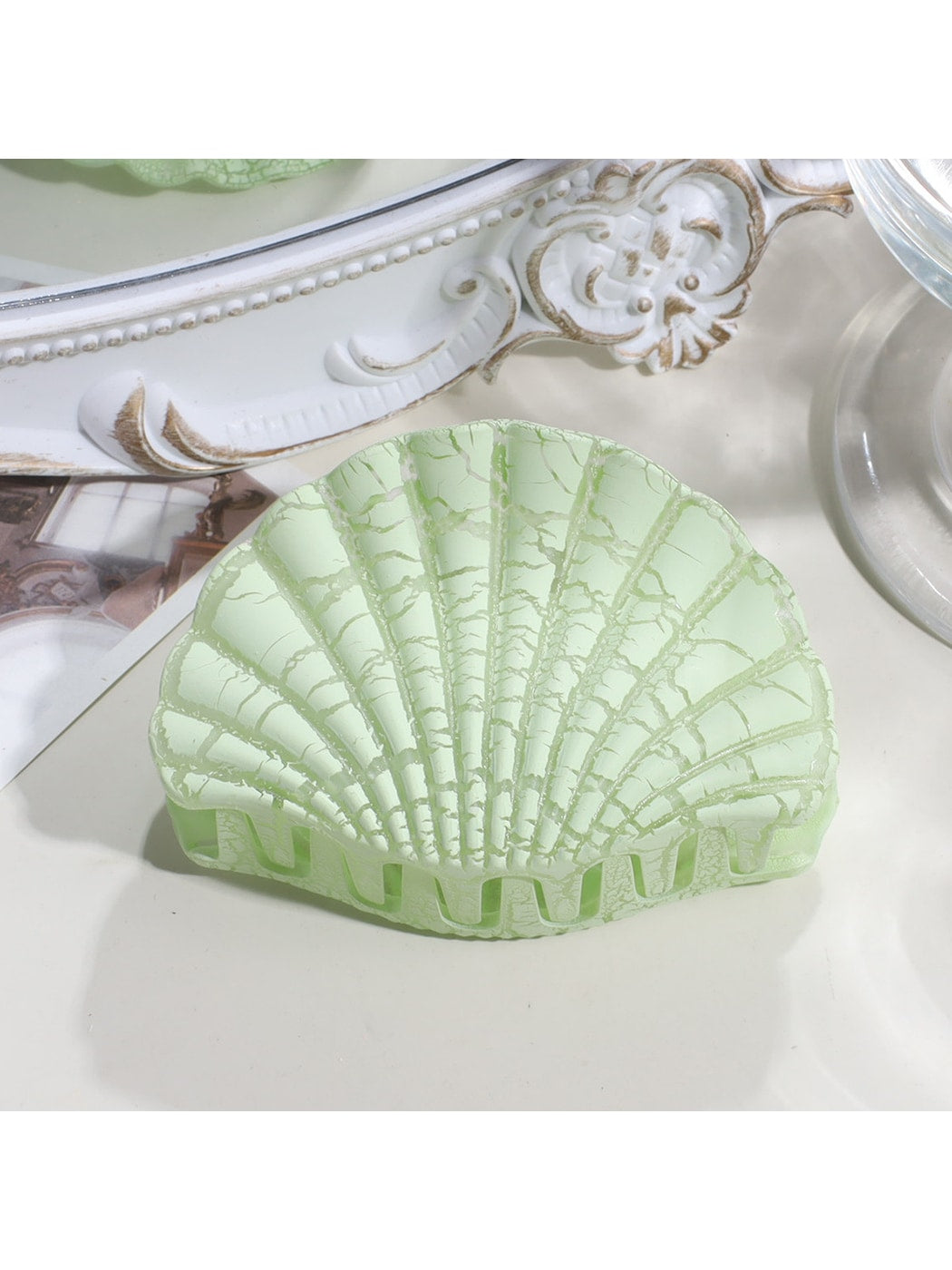 Beau - Textured Plastic Seashell Silhouette Claw Clip