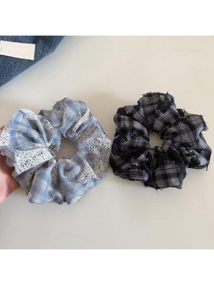 Gifty - Chic Plaid Ruched Scrunchie