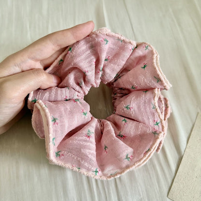 Gifty - Floral Ruffle Trim Polyester Scrunchie
