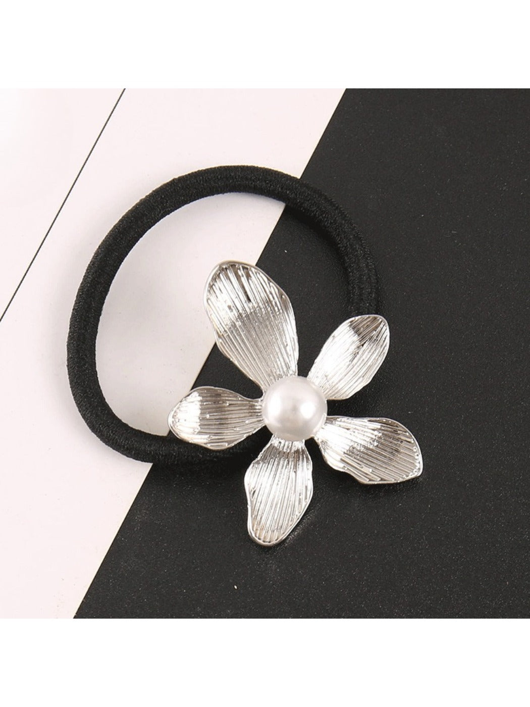 Gifty - Adorable Flower-Shaped Hair Tie