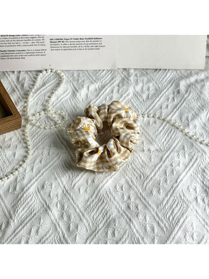 Gifty - Daisy Gingham Bow Style Fabric Scrunchie