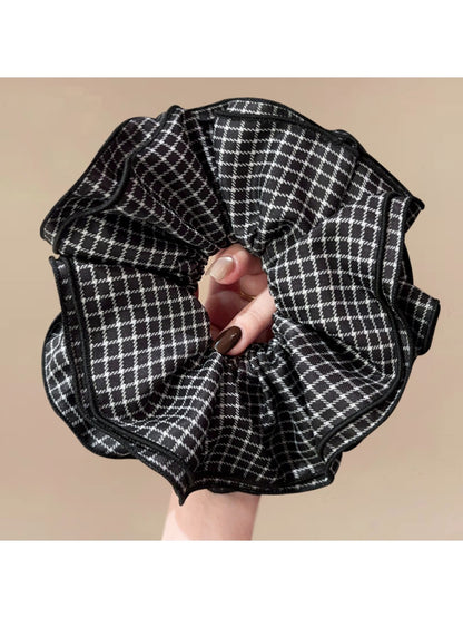 Gifty - Grace Plaid Scrunchie Hair Tie