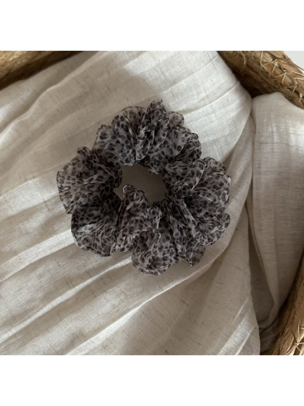 Gifty - Leopard Print Polyester Ponytail Scrunchie