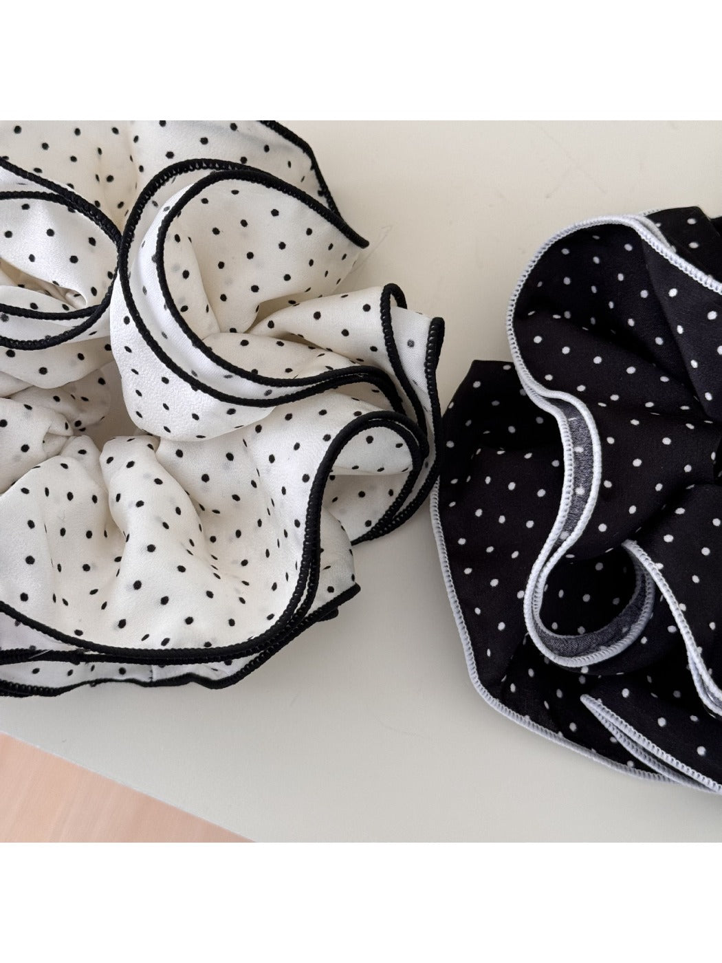 Gifty - Cute Polka Dot Scrunchie