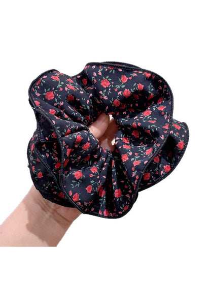 Gifty - Vintage Rose Floral Scrunchie Four Layer
