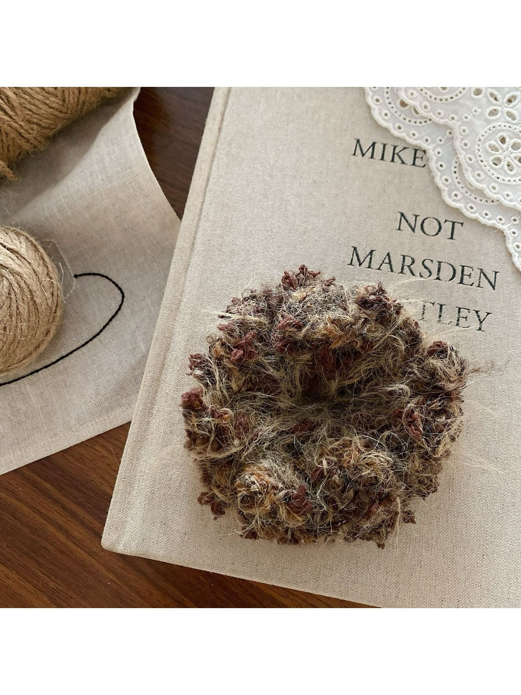 Gifty - Artistic Colored Yarn Hair Tie