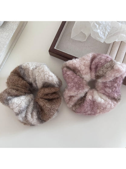 Gifty - Checkered Scrunchie Hair Tie