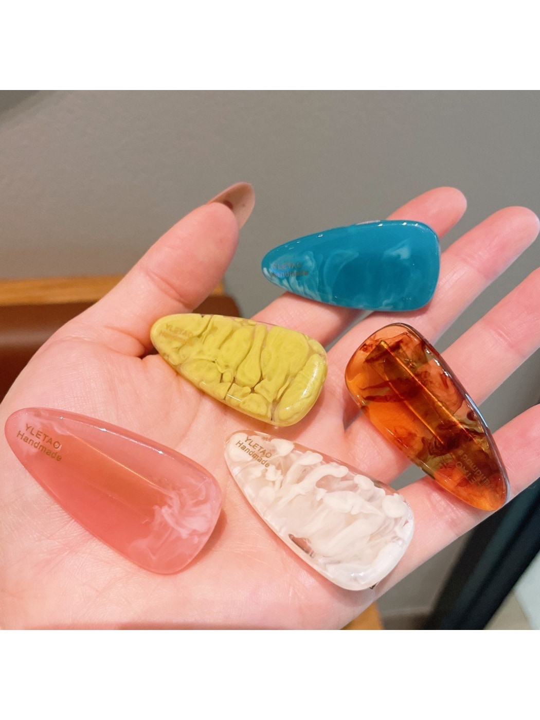 Beau - Oval Acetate Fiber Barrette Style Hair Clip
