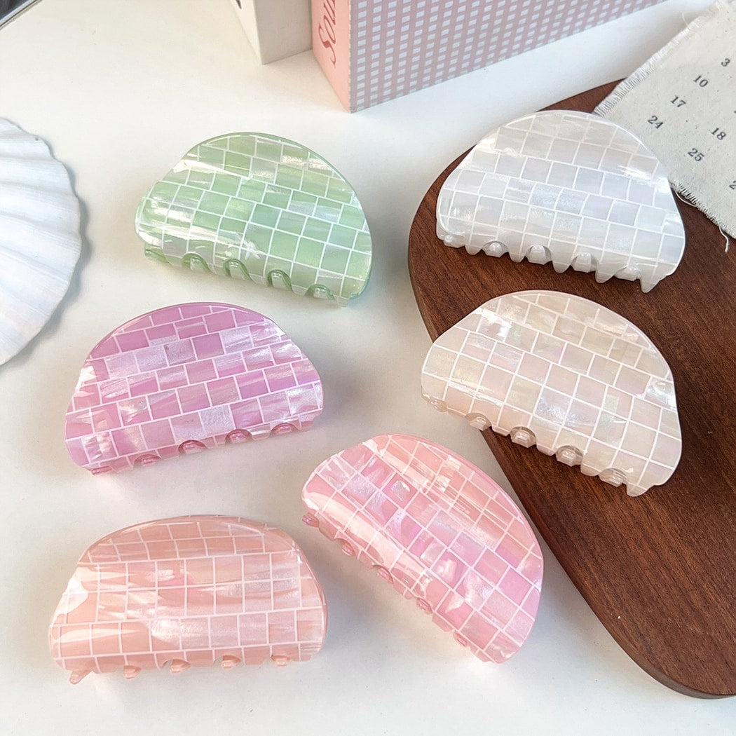 Beau - Plaid PVC Semi-Round Claw Hair Clip