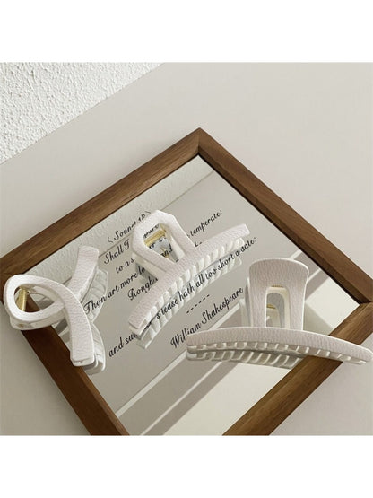 Beau - Elegant White Hair Claw Clip
