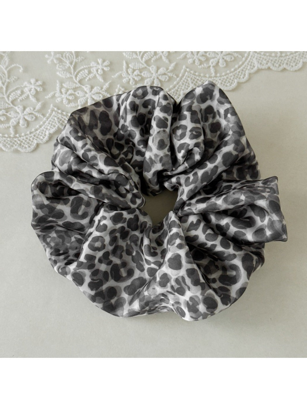 Gifty - Leopard Print Satin Scrunchie