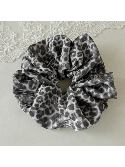 Gifty - Leopard Print Satin Scrunchie
